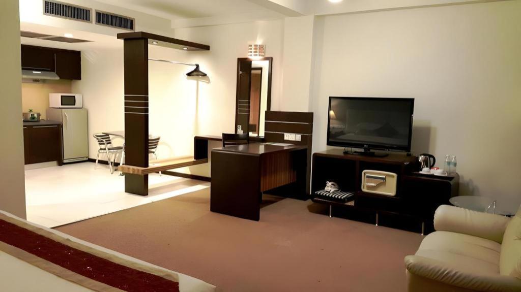 Ritz Garden Hotel ايبوه المظهر الخارجي الصورة