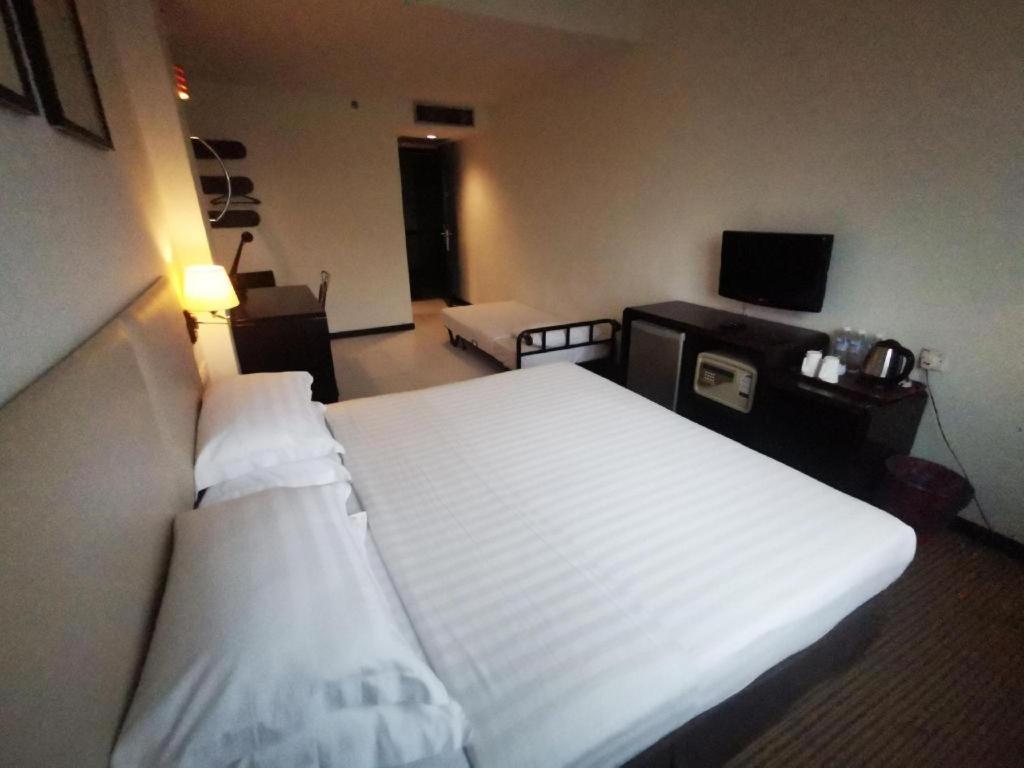 Ritz Garden Hotel ايبوه المظهر الخارجي الصورة